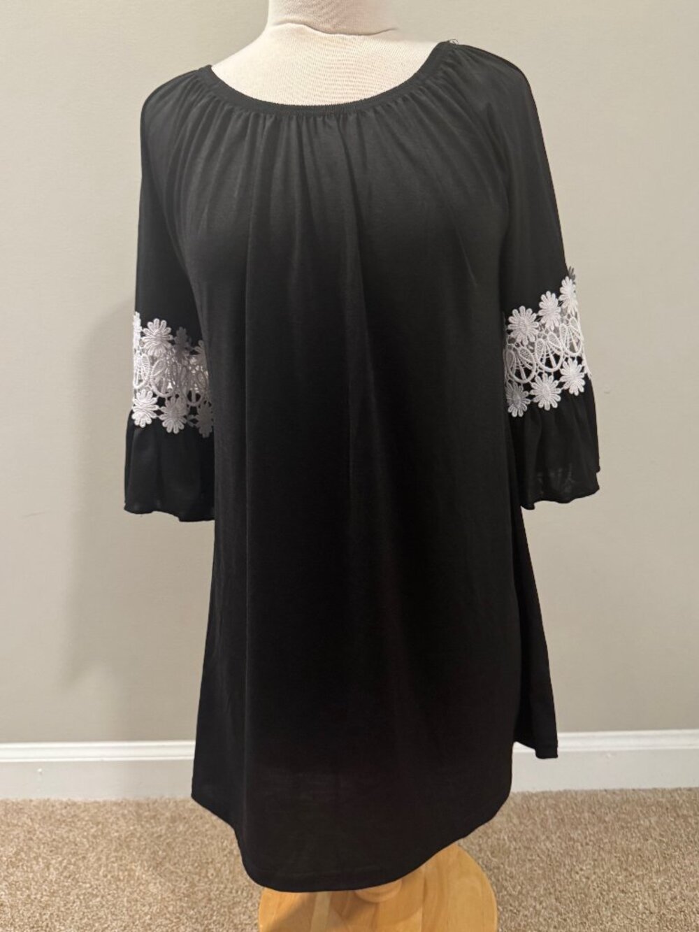 Womens S/M Small Medium WinWin Black with White Lace 3/4 Bell Sleeve Tunic Dress